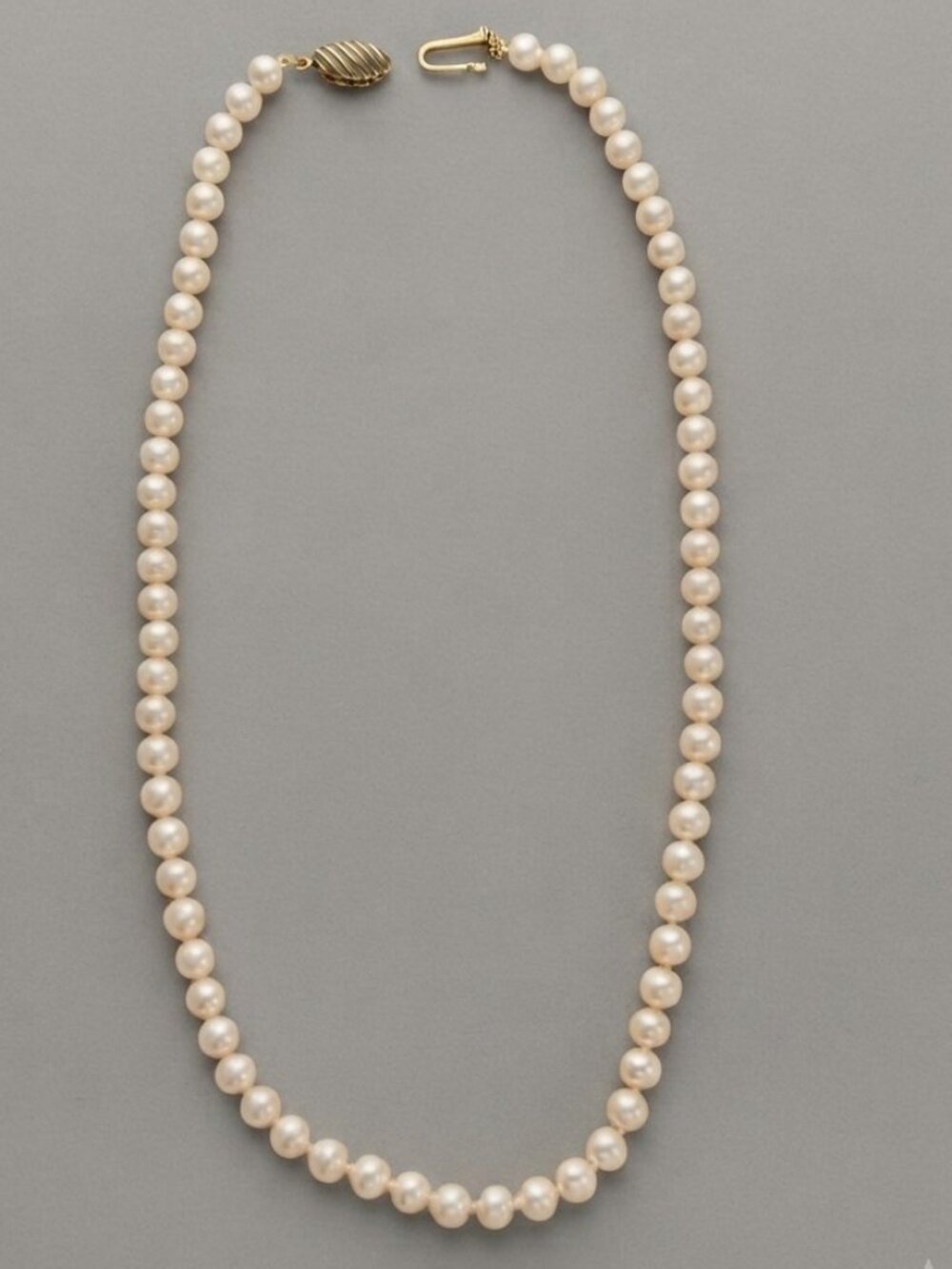 Vintage Ivory Single Strand Cultured Pearl Necklace 18" - Picture 3 of 5